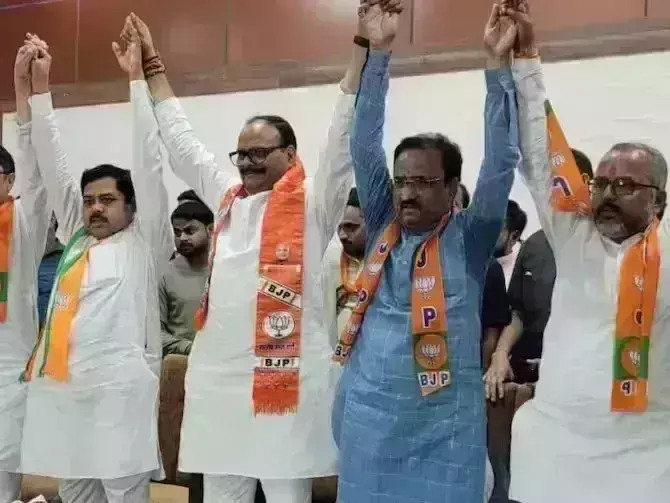 निकाय चुनाव के बीच सपा को लगा झटका, शिवपाल के करीबी अजय त्रिपाठी व सुमन सिंह भाजपा में शामिल