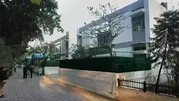 बंगले पर 45 करोड़ खर्च कर बुरे फंसे केजरीवाल, अब LG ने 15 दिन में मांगा हिसाब बंगले पर 45 करोड़ खर्च कर बुरे फंसे केजरीवाल, अब LG ने 15 दिन में मांगा हिसाब