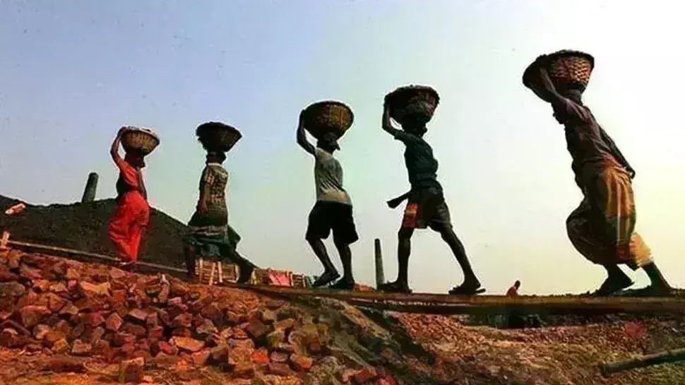 श्रमिक के परिश्रम का उचित मूल्यांकन जरूर श्रमिक के परिश्रम का उचित मूल्यांकन जरूर