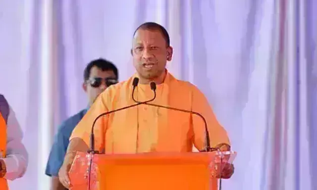 अतीक-अशरफ हत्याकांड के बाद पहली बार प्रयागराज पहुंचे योगी, कहा - जो जस करहि सो तस फल चाखा