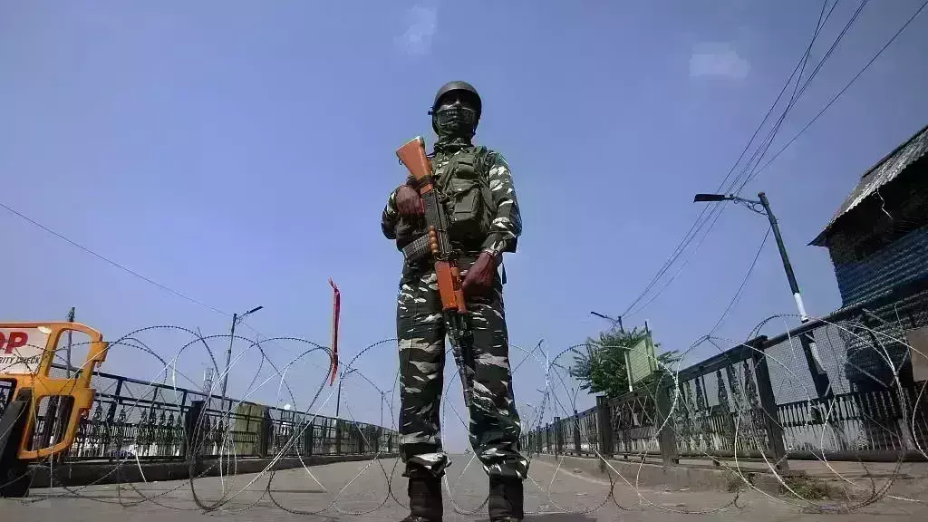 पठानकोट में आतंकी हमले की सूचना, सेना ने शुरू किया सर्च ऑपरेशन, स्कूल-कॉलेज बंद