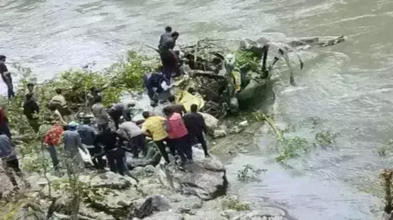 किश्तवाड़ में सेना का ALH ध्रुव हेलीकॉप्टर क्रैश, इमरजेंसी लैंडिंग के दौरान हुआ हादसा