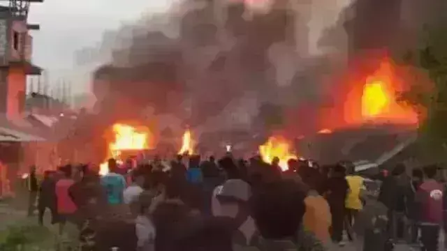 मणिपुर में दंगाइयों को गोली मारने का आदेश, मैरीकॉम ने प्रधानमंत्री से मांगी मदद मणिपुर में दंगाइयों को गोली मारने का आदेश, मैरीकॉम ने प्रधानमंत्री से मांगी मदद