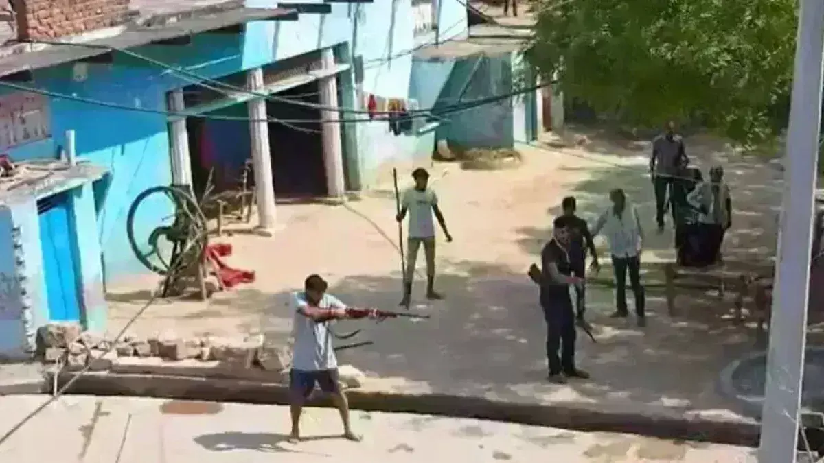 मुरैना में जमीन विवाद के बाद दो पक्षों के बीच फायरिंग, 6 लोगों की मौत, 3 घायल