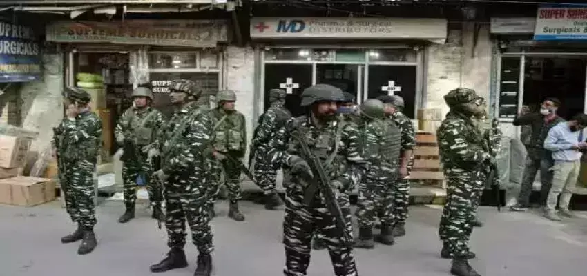 मणिपुर में थमी हिंसा, हालात हुए सामान्य, इंटरनेट अब भी बंद, रेलगाड़ियां स्थगित मणिपुर में थमी हिंसा, हालात हुए सामान्य, इंटरनेट अब भी बंद, रेलगाड़ियां स्थगित