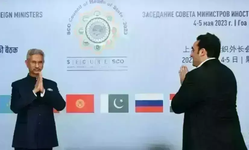 भारत की बढ़ती ताकत के आगे ‘आदाब’ भूल कर ‘नमस्ते’ करने लगा पाकिस्तान... भारत की बढ़ती ताकत के आगे ‘आदाब’ भूल कर ‘नमस्ते’ करने लगा पाकिस्तान...