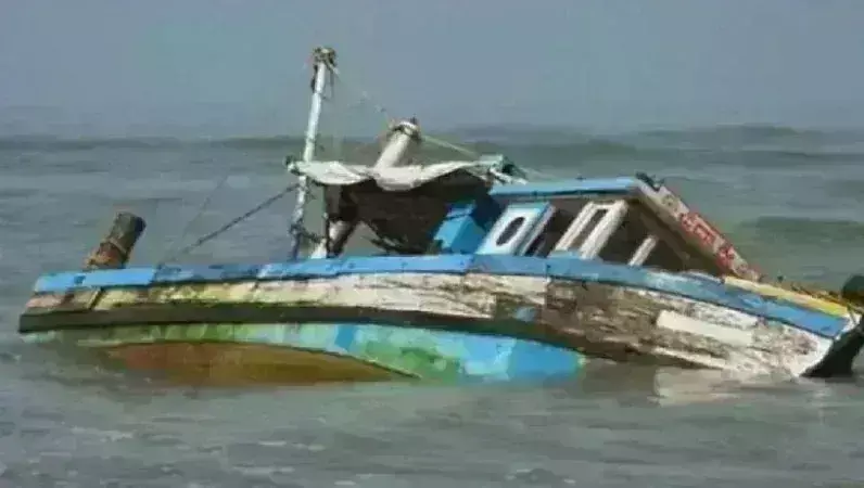 कोच्चि में बड़ा हादसा, समुद्र में डूबी नाव, नौ बच्चों समेत 22 लोगों की मौत