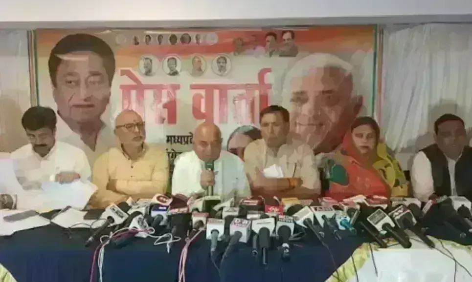 ग्वालियर में डॉ गोविंद सिंह ने लॉन्च की नारी सम्मान योजना, पोस्टर और कार्यक्रम से गायब लाखन सिंह को लेकर उठे सवाल ग्वालियर में डॉ गोविंद सिंह ने लॉन्च की नारी सम्मान योजना, पोस्टर और कार्यक्रम से गायब लाखन सिंह को लेकर उठे सवाल