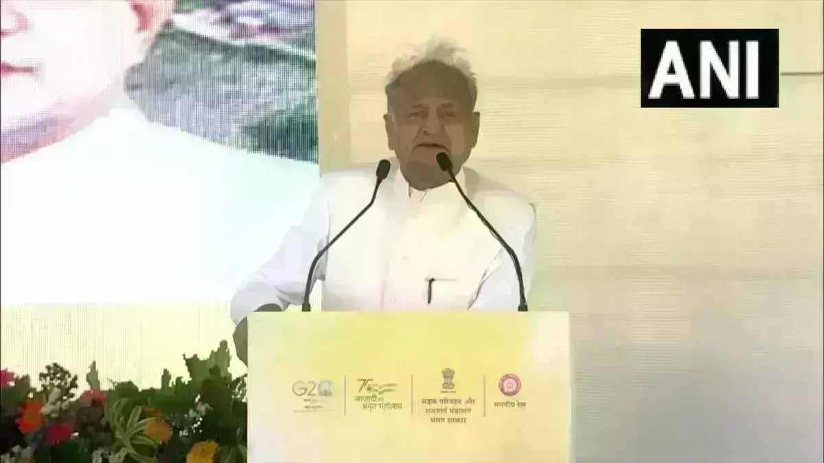 अशोक गहलोत के सामने लगे मोदी-मोदी के नारे, प्रधानमंत्री ने दिया ये...रिएक्शन अशोक गहलोत के सामने लगे मोदी-मोदी के नारे, प्रधानमंत्री ने दिया ये...रिएक्शन