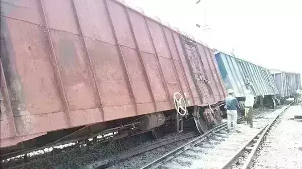 कटनी में बेपटरी हुई मालगाड़ी, रेस्क्यू ऑपरेशन शुरू, कई ट्रेनें रुकी