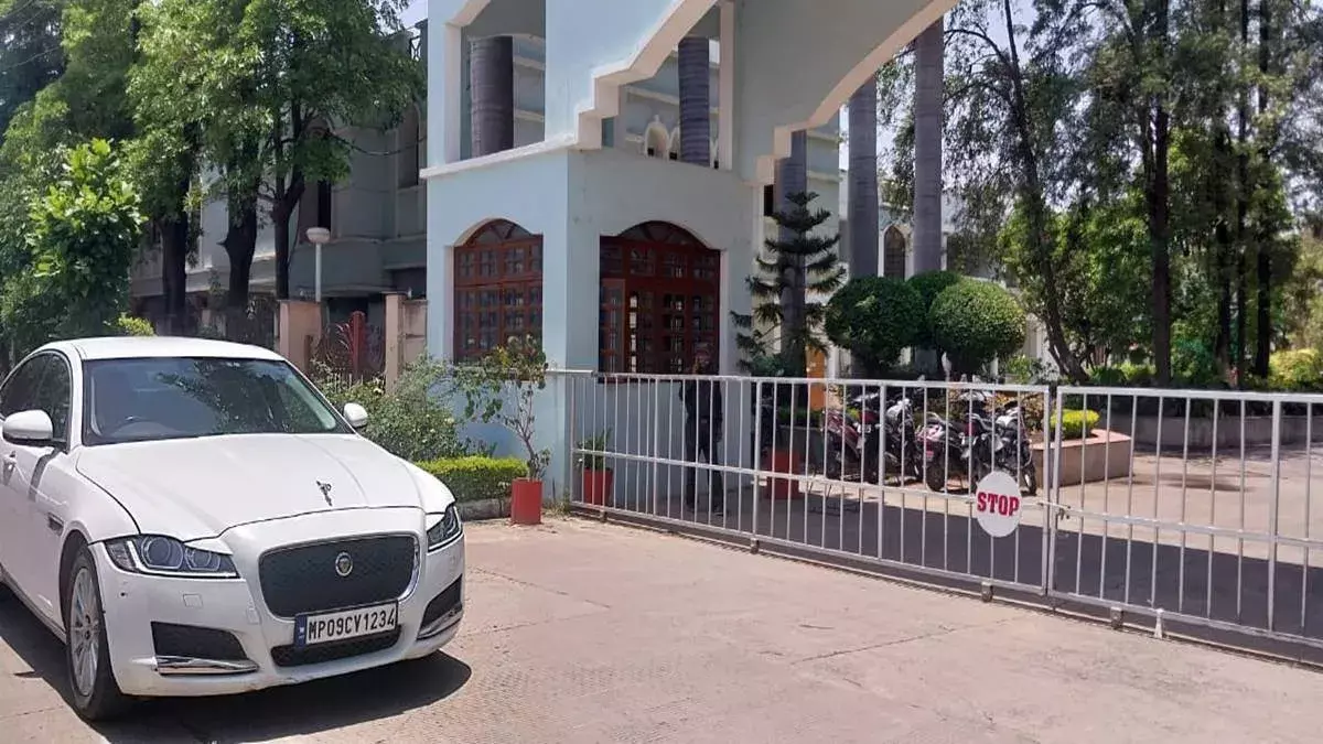 सुरेंद्र संघवी, दीपक मद्दा के दफ्तर, बंगले पर ईडी का छापा