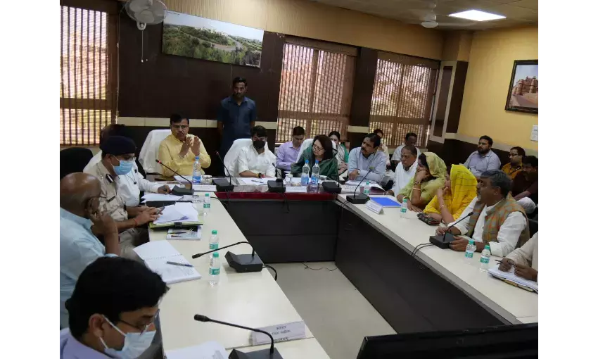 सिंधिया ने 1000 बिस्तर की अव्यवस्थाएं, खराब स्ट्रीट लाइट व सडक़ों को लेकर जताई  नाराजगी