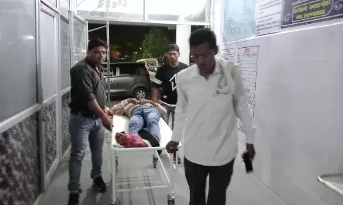 दो बाइकों की भिड़ंत में 5 गंभीर घायल