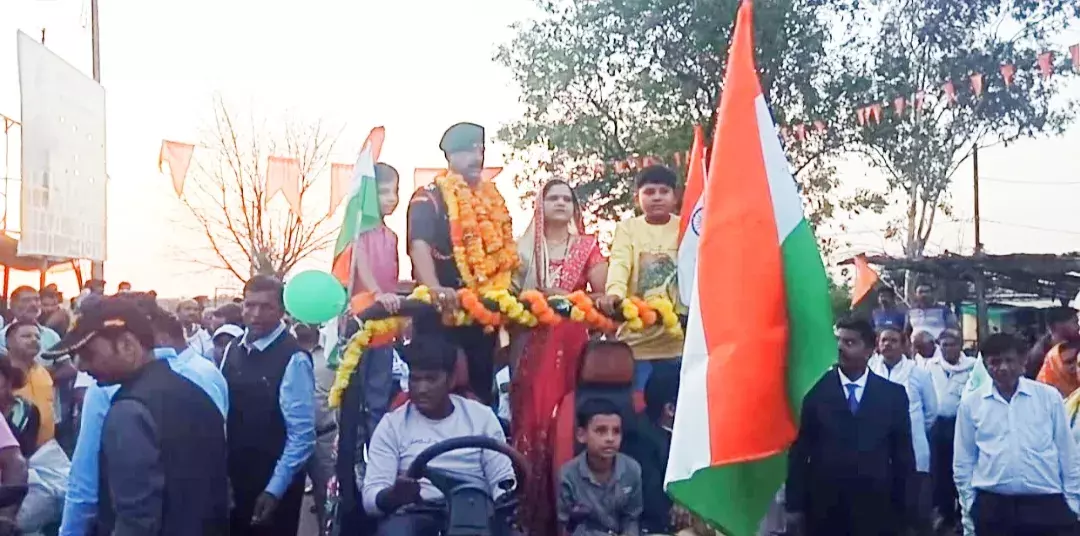 सैनिक सूबेदार विनोद टिकारे का ग्रामीणों ने किया स्वागत सैनिक सूबेदार विनोद टिकारे का ग्रामीणों ने किया स्वागत