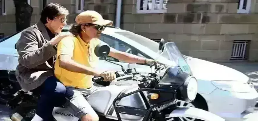 अमिताभ बच्चन अजनबी से लिफ्ट मांगकर पहुंचे सेट पर, फोटो हुई वायरल