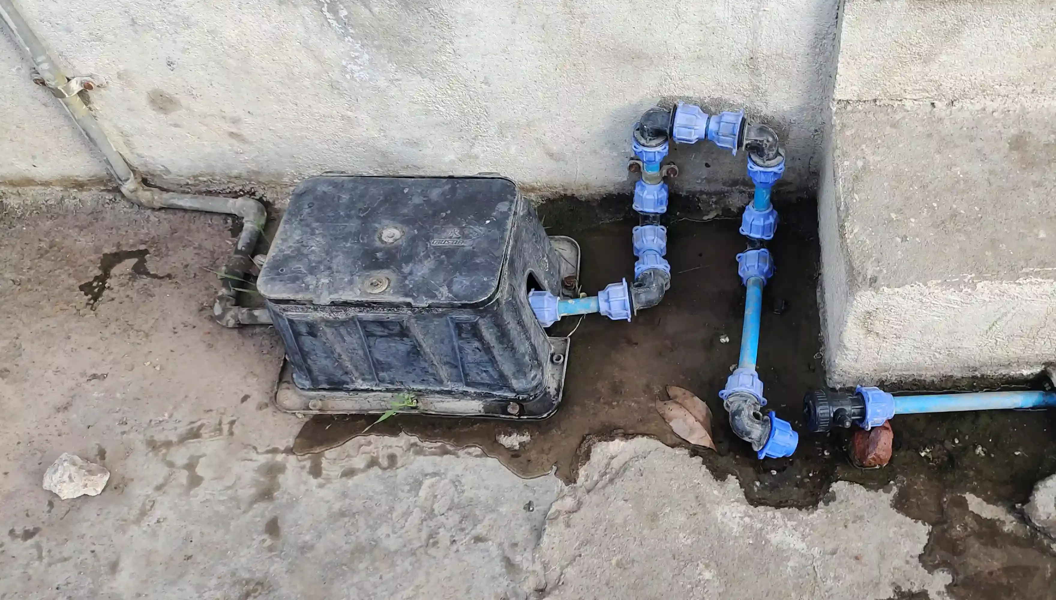 जल आवर्धन द्वारा प्रदान किया जा रहा दूषित जल जल आवर्धन द्वारा प्रदान किया जा रहा दूषित जल