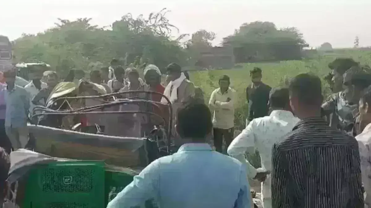 फतेहपुर में बड़ा हादसा, ट्रक ने टैंपो में मारी टक्कर, 9 लोगों की मौत, 2 घायल