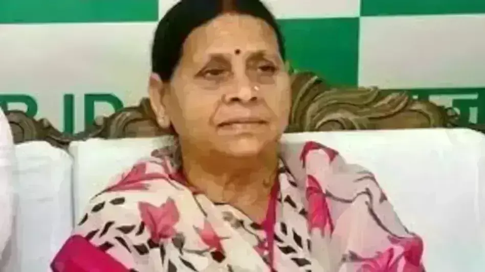 ईडी के सामने पेश हुई राबड़ी देवी, नौकरी के बदले जमीन घोटाला मामले में कार्रवाई