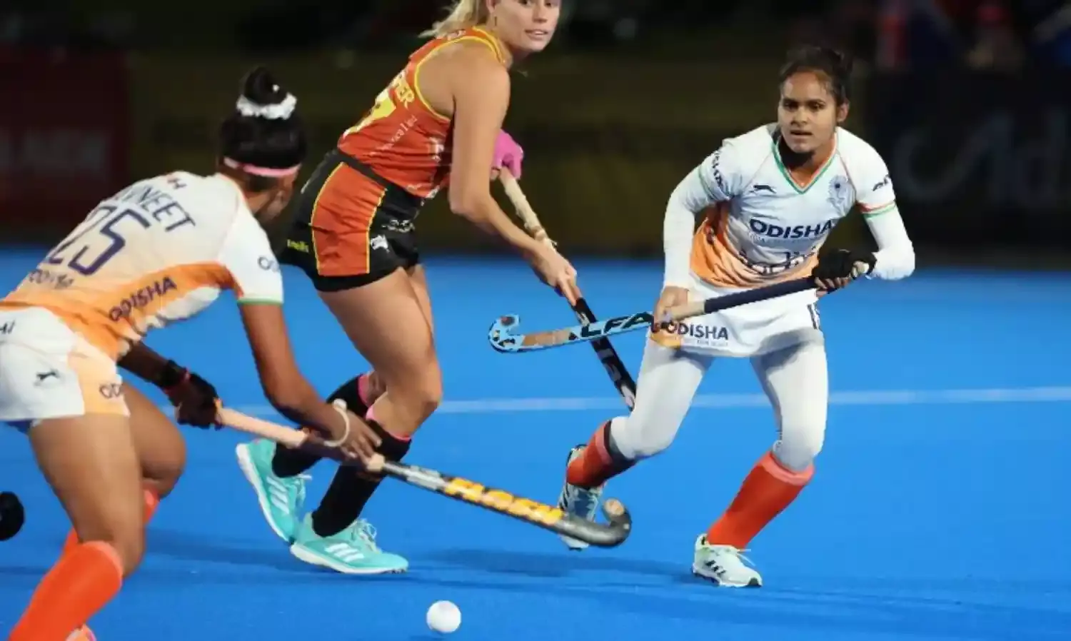 ऑस्ट्रेलिया ने भारतीय महिला हॉकी टीम को 3-2 से हराया,  2-0 की ली बढ़त