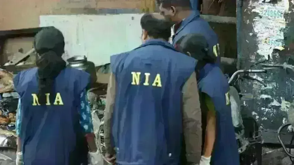 NIA ने जम्मू-कश्मीर के 7 जिलों में छापे मारे, आतंकियों के पनाहगारों पर एक्शन NIA ने जम्मू-कश्मीर के 7 जिलों में छापे मारे, आतंकियों के पनाहगारों पर एक्शन