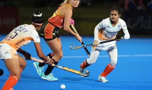 ऑस्ट्रेलिया ने भारतीय महिला हॉकी टीम को 3-2 से हराया,  2-0 की ली बढ़त