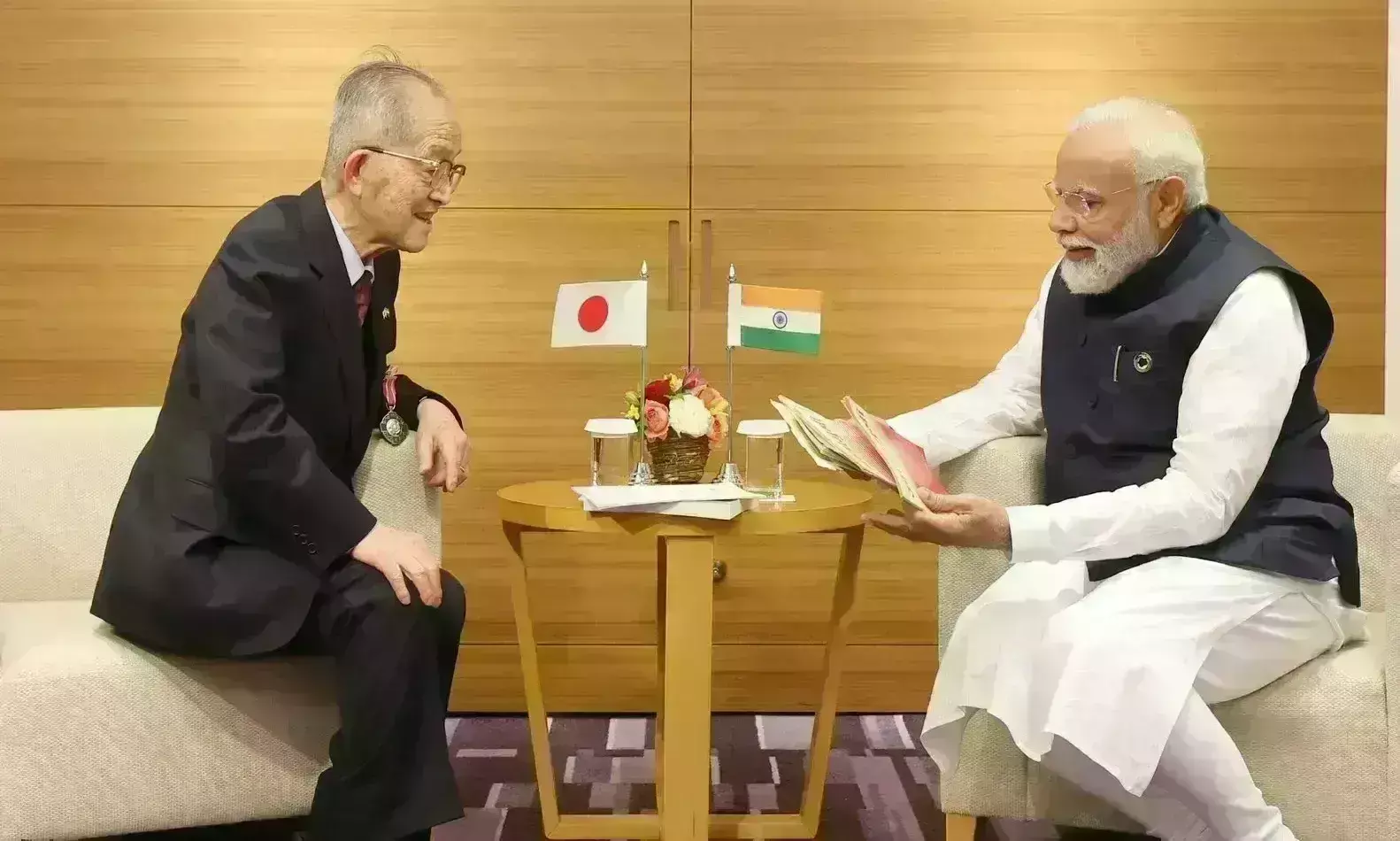 जानिए कौन है पद्मश्री प्राप्त तोमियो मिजोकामी, जिनसे प्रधानमंत्री मोदी ने की मुलाकात जानिए कौन है पद्मश्री प्राप्त तोमियो मिजोकामी, जिनसे प्रधानमंत्री मोदी ने की मुलाकात