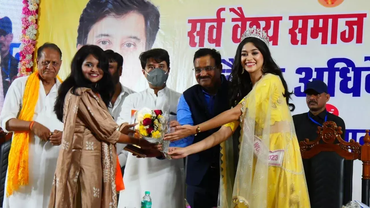 वैश्य समाज के महाधिवेशन में शामिल हुए ज्योतिरादित्य सिंधिया, कहा - मानव जाति के उत्थान में बड़ा योगदान