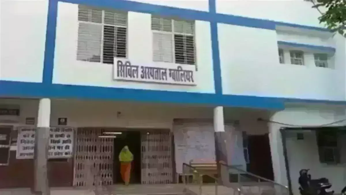 ग्वालियर सिविल अस्पताल की OPD में मरीज हुए चकरघिन्नी, स्टाफ ने नहीं बनाये पर्चे, भाजपा नेता के प्रयास फेल ग्वालियर सिविल अस्पताल की OPD में मरीज हुए चकरघिन्नी, स्टाफ ने नहीं बनाये पर्चे, भाजपा नेता के प्रयास फेल