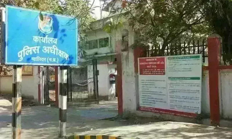 ग्वालियर : जेठानी की शिकायत लेकर जनसुनवाई में पहुंची देवरानी, बौद्ध धर्म अपनाने के लिए दबाव बनाने का आरोप ग्वालियर : जेठानी की शिकायत लेकर जनसुनवाई में पहुंची देवरानी, बौद्ध धर्म अपनाने के लिए दबाव बनाने का आरोप