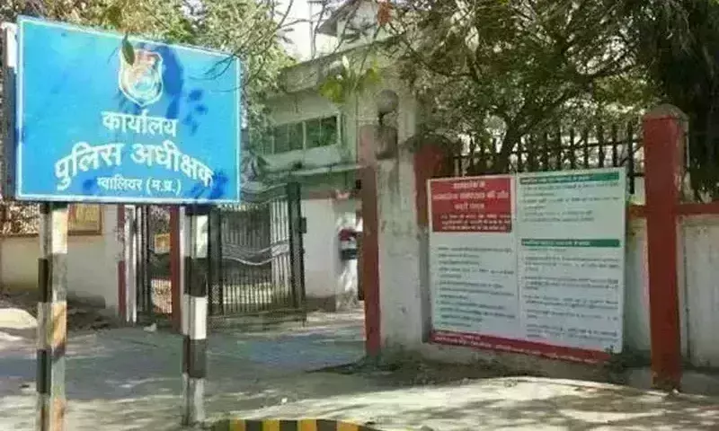 ग्वालियर : जेठानी की शिकायत लेकर जनसुनवाई में पहुंची देवरानी, बौद्ध धर्म अपनाने के लिए दबाव बनाने का आरोप ग्वालियर : जेठानी की शिकायत लेकर जनसुनवाई में पहुंची देवरानी, बौद्ध धर्म अपनाने के लिए दबाव बनाने का आरोप