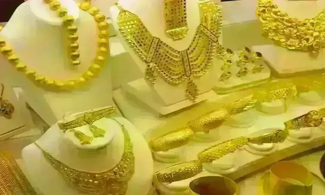 ज्वेलरी खरीदने वालों के लिए खुशखबरी, सोने-चांदी की कीमतों में आई गिरावट