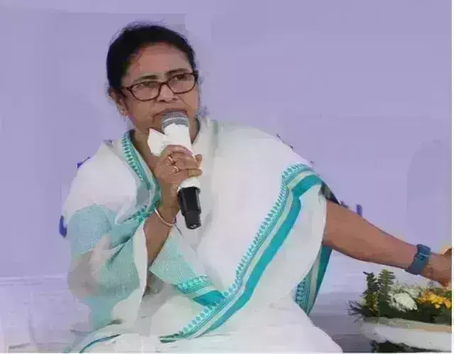 West Bengal : विस्फोट के बाद एगरा पहुंची ममता बनर्जी, कहा - यहां आकर हमारी आंखे खुल गई