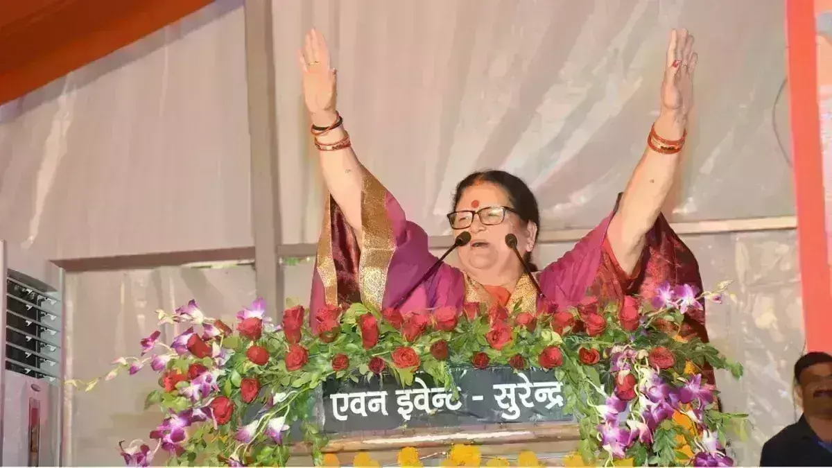 Kanpur : प्रमिला पांडे ने दूसरी बार ली महापौर पद की शपथ, कानपुर की जनता से किया चौमुखी विकास का वादा