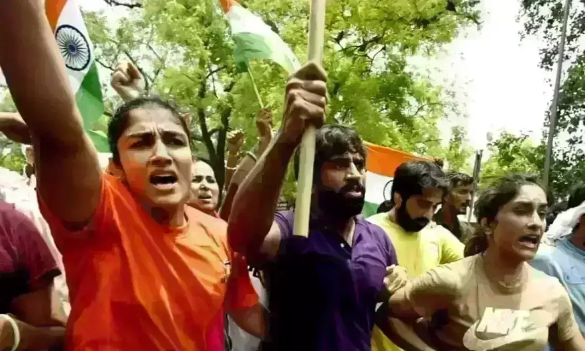 दिल्ली से विदा हुए पहलवान, पूर्व IPS ने की गोली मारने की बात, बजरंग पुनिया ने दिया जवाब - सीने पर खाएंगे दिल्ली से विदा हुए पहलवान, पूर्व IPS ने की गोली मारने की बात, बजरंग पुनिया ने दिया जवाब - सीने पर खाएंगे