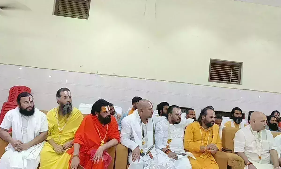 बृजभूषण शरण सिंह को मिला अयोध्या के संतों का साथ, पॉक्साे एक्ट काे लेकर उठाई ये...मांग