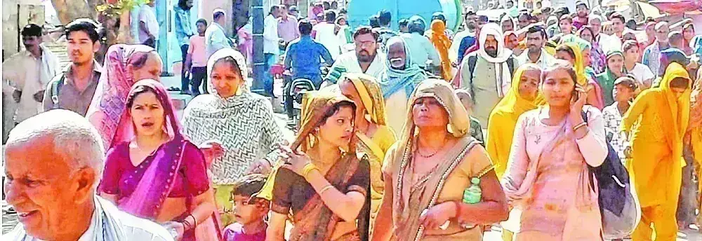 निर्जला एकादशी पर परिक्रमा व आराध्य के दर्शन को उमड़े भक्त निर्जला एकादशी पर परिक्रमा व आराध्य के दर्शन को उमड़े भक्त