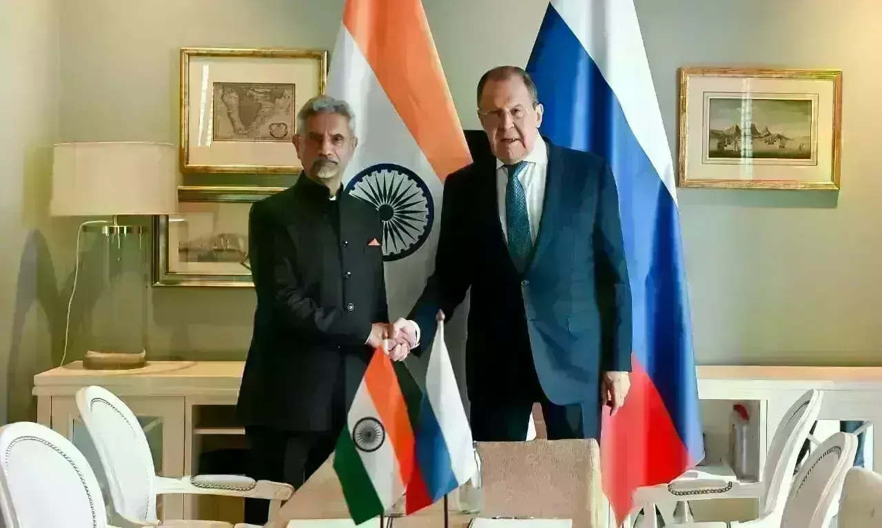 BRICS समिट के लिए दक्षिण अफ्रीका पहुंचे S Jaishankar, रुसी विदेशमंत्री से की मुलाकात