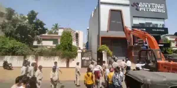 जबलपुर में चला मामा का बुलडोजर, सटोरिए के मकान को किया ध्वस्त