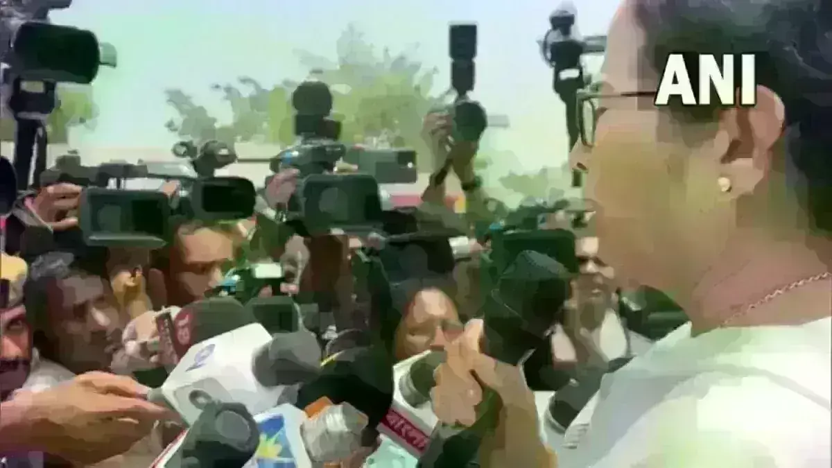 ट्रेन हादसे की जगह पहुंची ममता बनर्जी, रेल मंत्री के सामने कहा - अगर ये...होता तो दुर्घटना नहीं होती ट्रेन हादसे की जगह पहुंची ममता बनर्जी, रेल मंत्री के सामने कहा - अगर ये...होता तो दुर्घटना नहीं होती