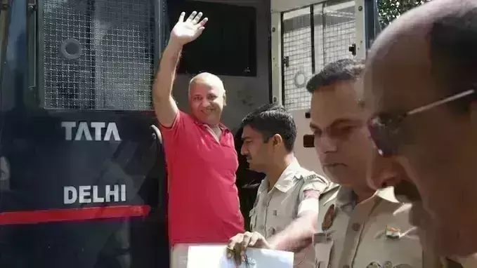 मनीष सिसोदिया घर पहुंचे, पत्नी अस्पताल में भर्ती, नहीं हो सकी मुलाकात मनीष सिसोदिया घर पहुंचे, पत्नी अस्पताल में भर्ती, नहीं हो सकी मुलाकात