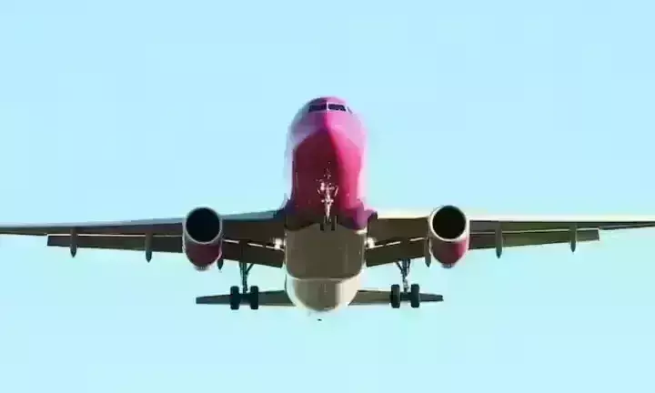 कोलकाता से लंदन जा रही फ्लाइट में बम की खबर से मचा हड़कंप, एयरपोर्ट पर ली गई तलाशी कोलकाता से लंदन जा रही फ्लाइट में बम की खबर से मचा हड़कंप, एयरपोर्ट पर ली गई तलाशी