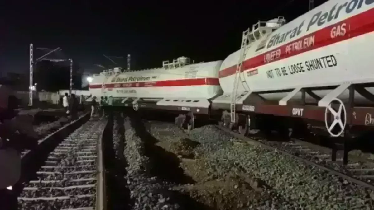 ओडिशा के बाद जबलपुर में रेल हादसा, मालगाड़ी के दो डिब्बे पटरी से उतरे