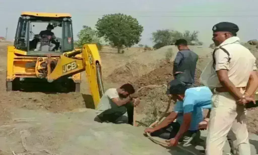 Sehore : बोरवेल में गिरी 3 साल की  बच्ची,  18 घंटे से रेस्क्यू जारी, सेना ने संभाला मोर्चा