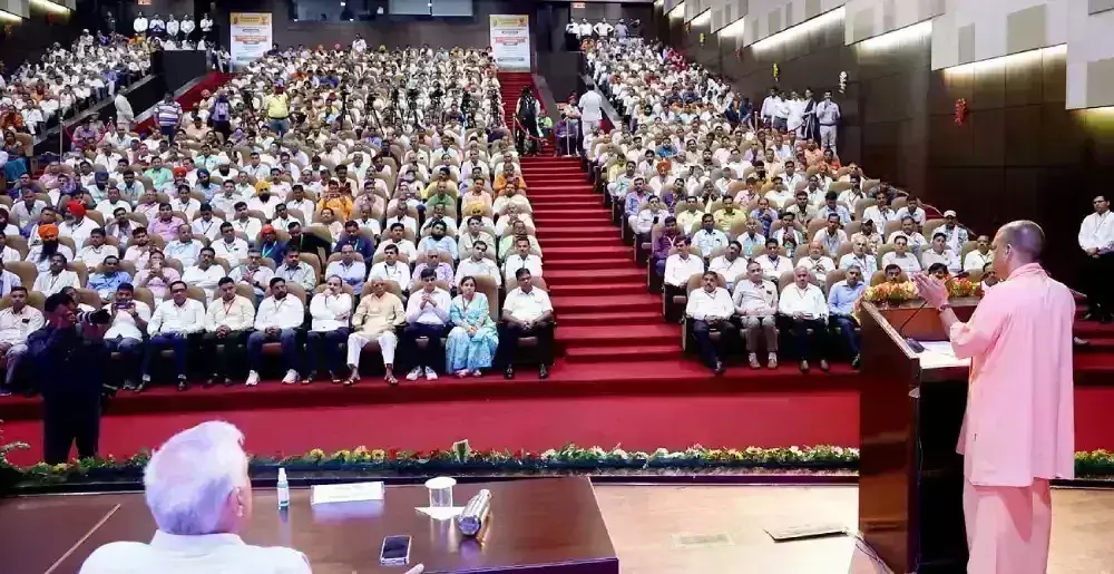 उत्तरप्रदेश का गन्ना पूरी दुनिया में पहुंचा रहा मिठास : योगी आदित्यनाथ उत्तरप्रदेश का गन्ना पूरी दुनिया में पहुंचा रहा मिठास : योगी आदित्यनाथ