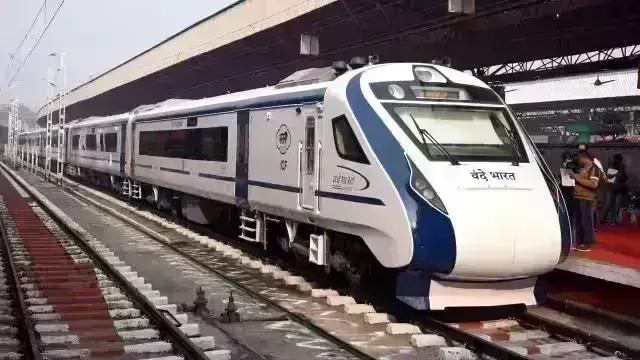 Vande Bharat Train : पहली बार पटना से रांची पहुंची ट्रेन, जमकर हुआ स्वागत Vande Bharat Train : पहली बार पटना से रांची पहुंची ट्रेन, जमकर हुआ स्वागत