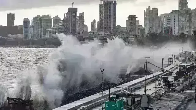 Cyclone Biparjoy : मुंबई से लेकर गुजरात तक हाई अलर्ट, 15 जून तक इन...तटों से टकराएगा तूफान