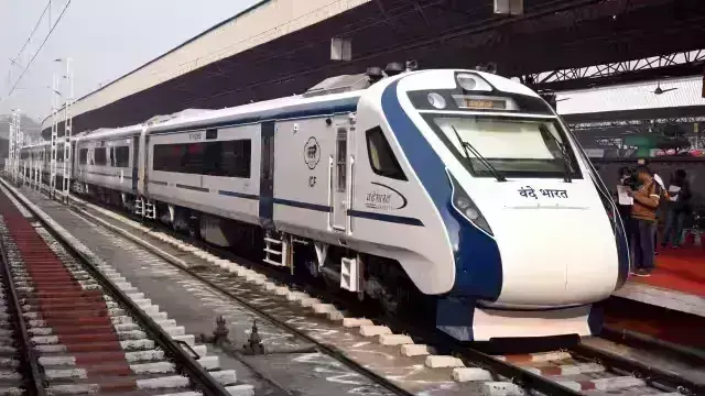 Vande Bharat Train : पहली बार पटना से रांची पहुंची ट्रेन, जमकर हुआ स्वागत