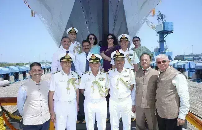 शैलो वाटर क्राफ्ट के आठ जहाजों में से तीसरा अंजदीप लॉन्च