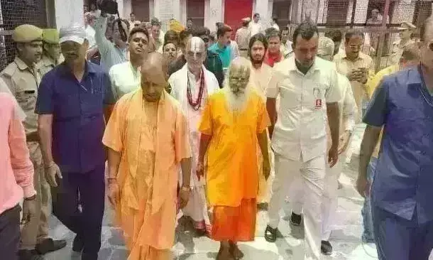 मुख्यमंत्री योगी पहुंचे अयोध्या, राम मंदिर निर्माण का लिया जायजा मुख्यमंत्री योगी पहुंचे अयोध्या, राम मंदिर निर्माण का लिया जायजा