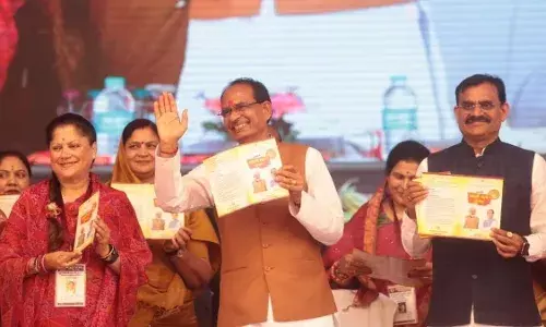 ग्वालियर :  खाते में पैसे आते ही खिले ग्वालियर की लाडली बहनों के चेहरे, कैलाशी ने बच्चों को भरपेट खिलाएं आम